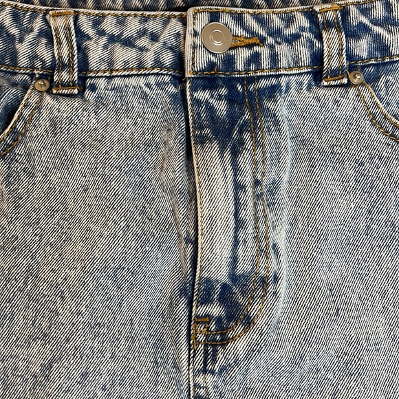 💥💥Forever 21 Medium White Washed Distressed Denim Skirt - Picture 3 of 13